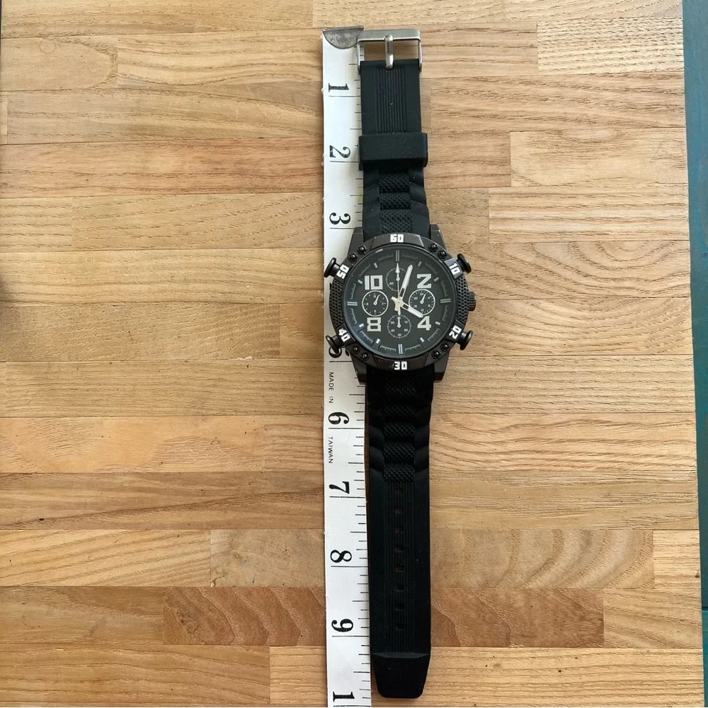 Unbranded mens black fashion watch NEW BATTERY